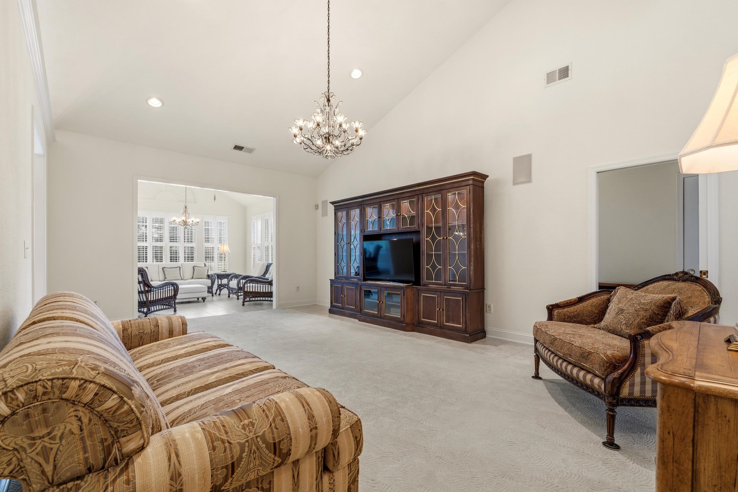 266 Wedgefield Dr.