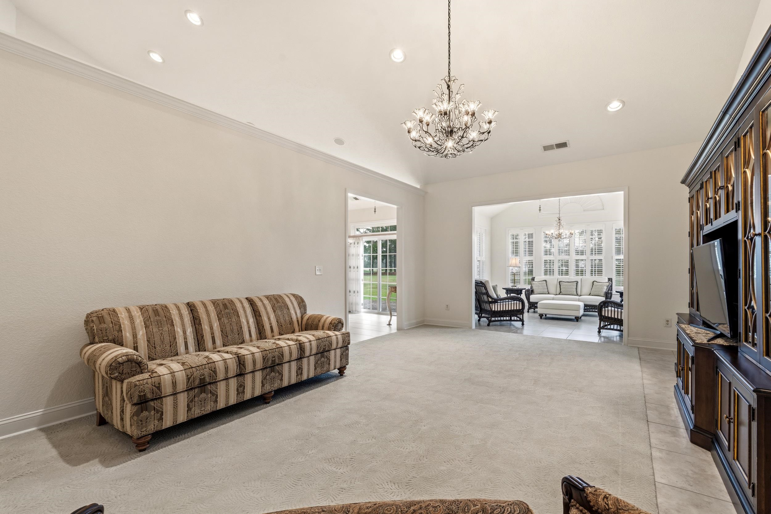 266 Wedgefield Dr.