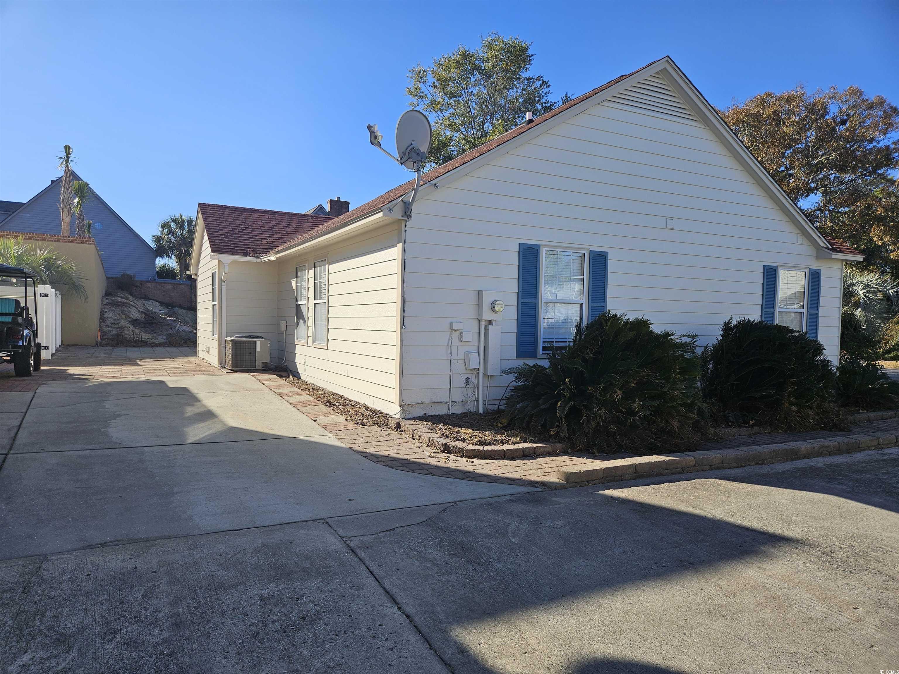 927 Edge Dr.
