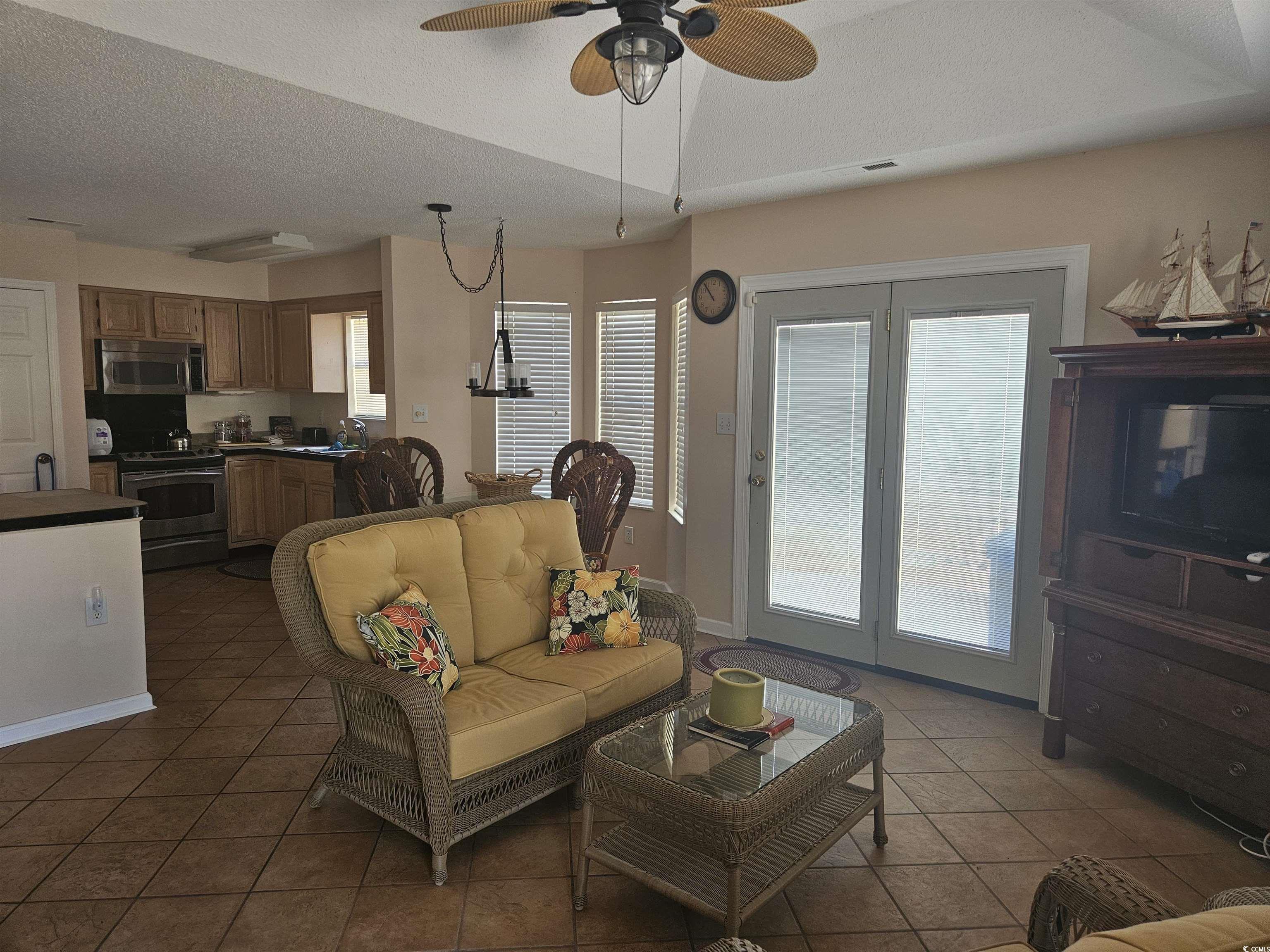 927 Edge Dr.