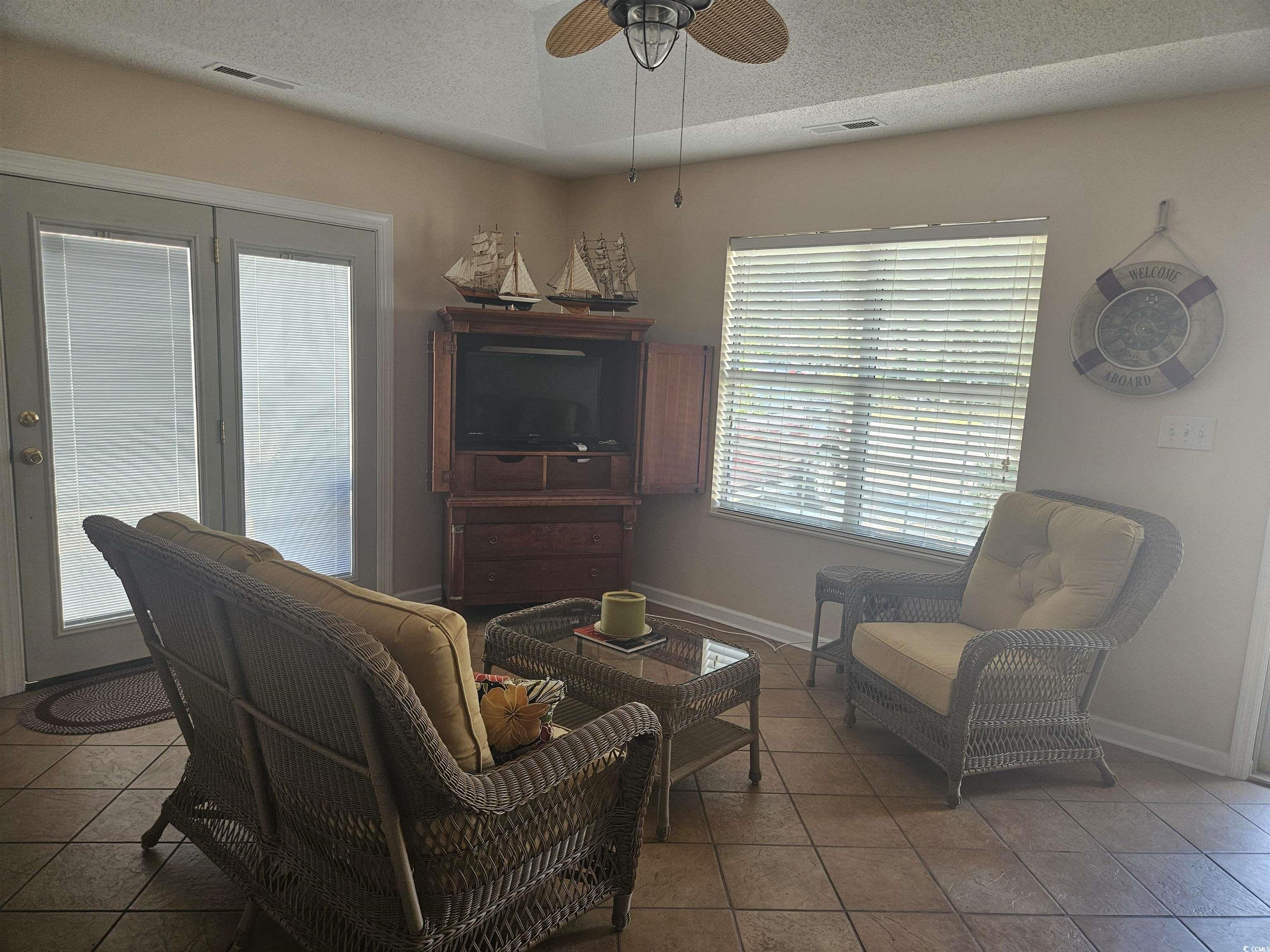927 Edge Dr.