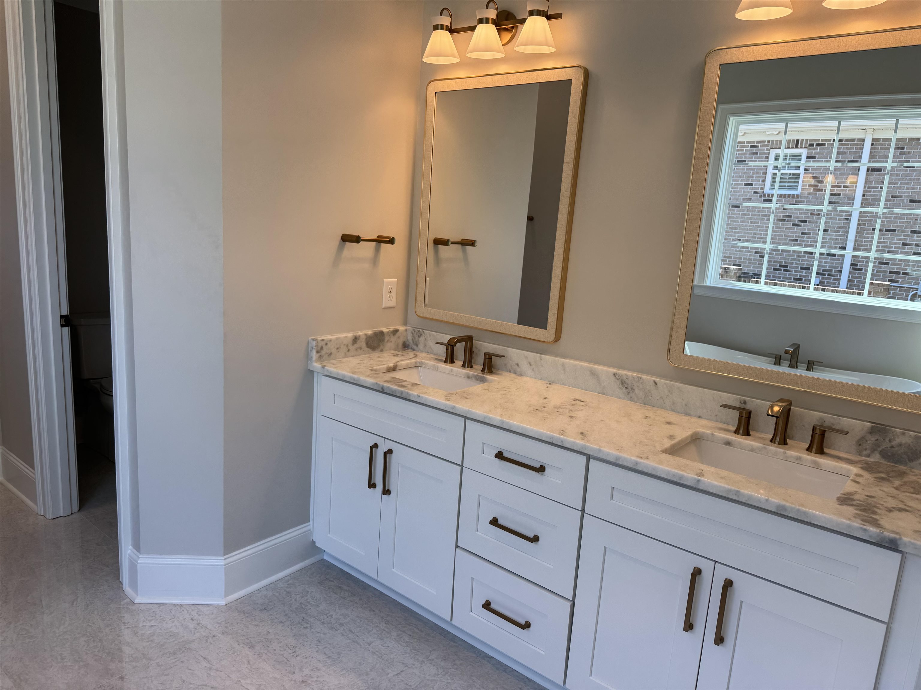 404 Plantation Oaks Dr.