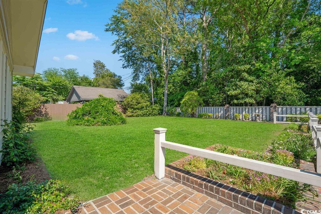 7600 Glenwood Dr.