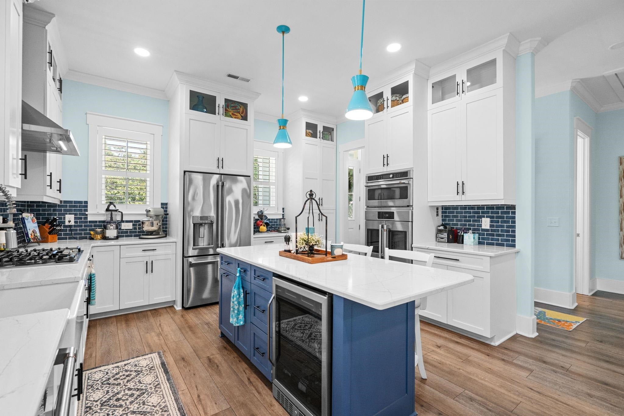 4927 Woodview Ln.