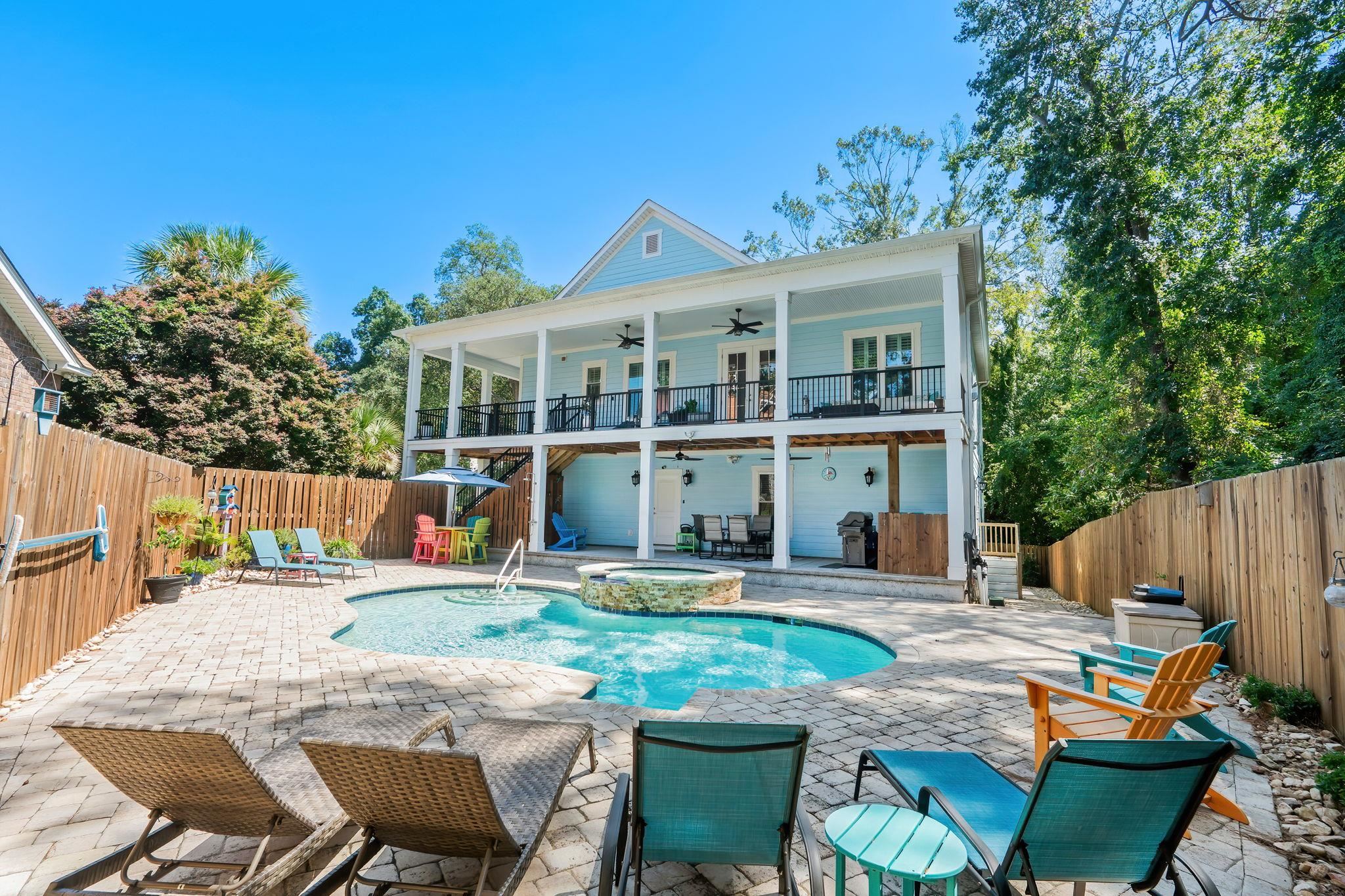 4927 Woodview Ln.