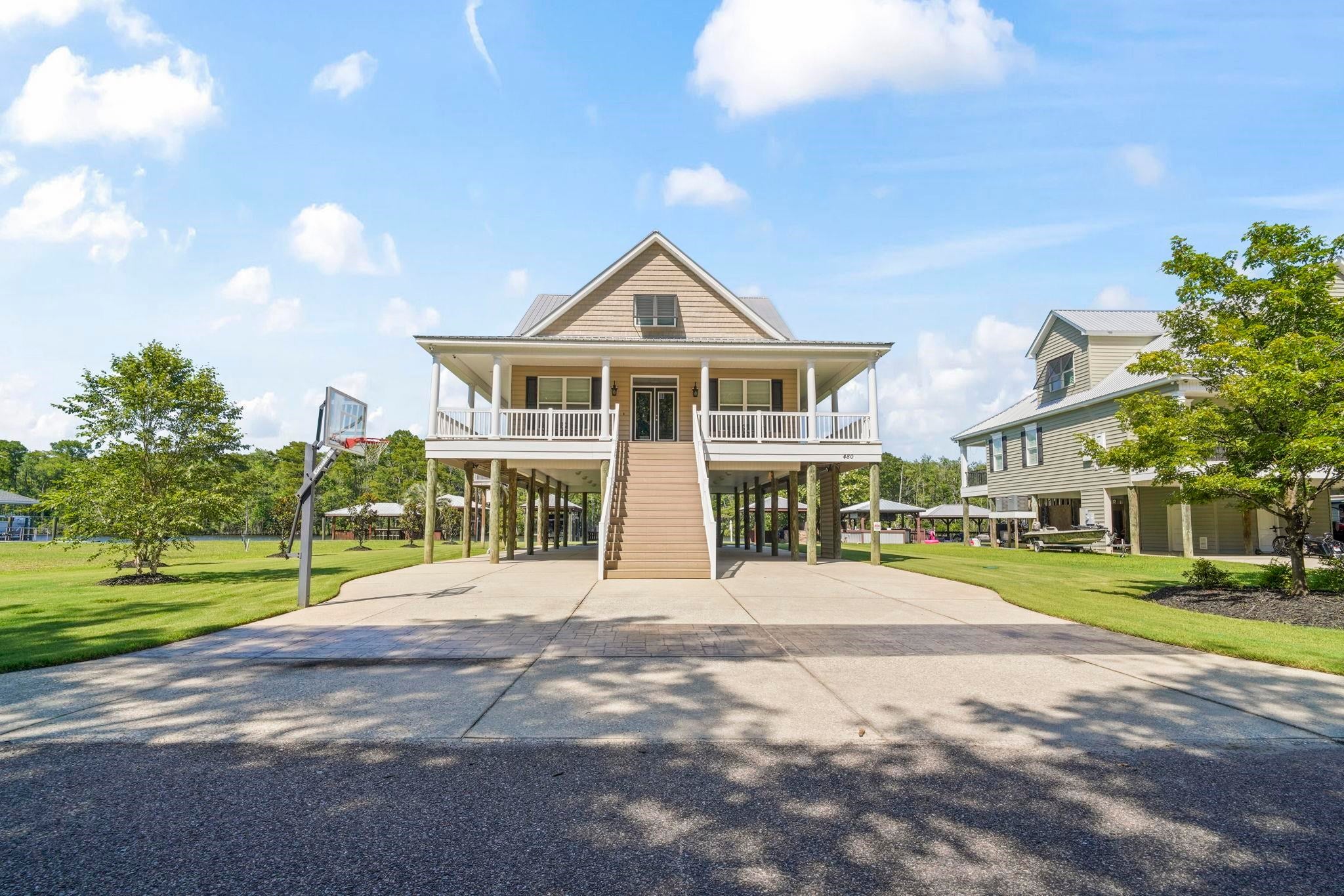 480 River Front N