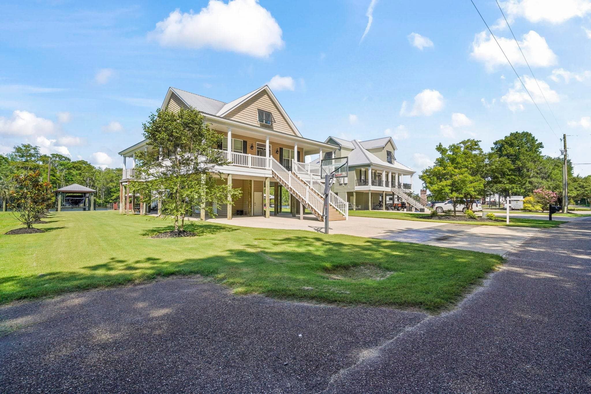 480 River Front N