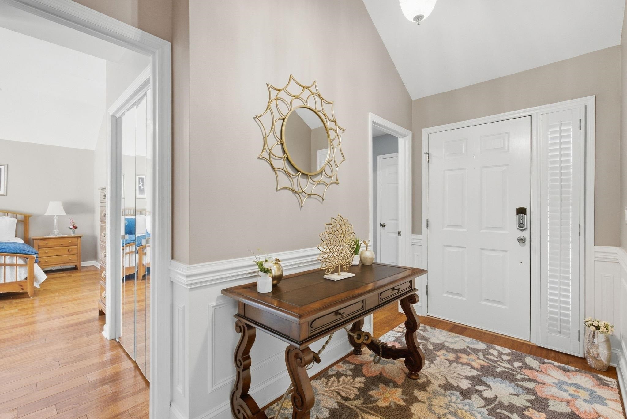 958 Courtyard Dr.