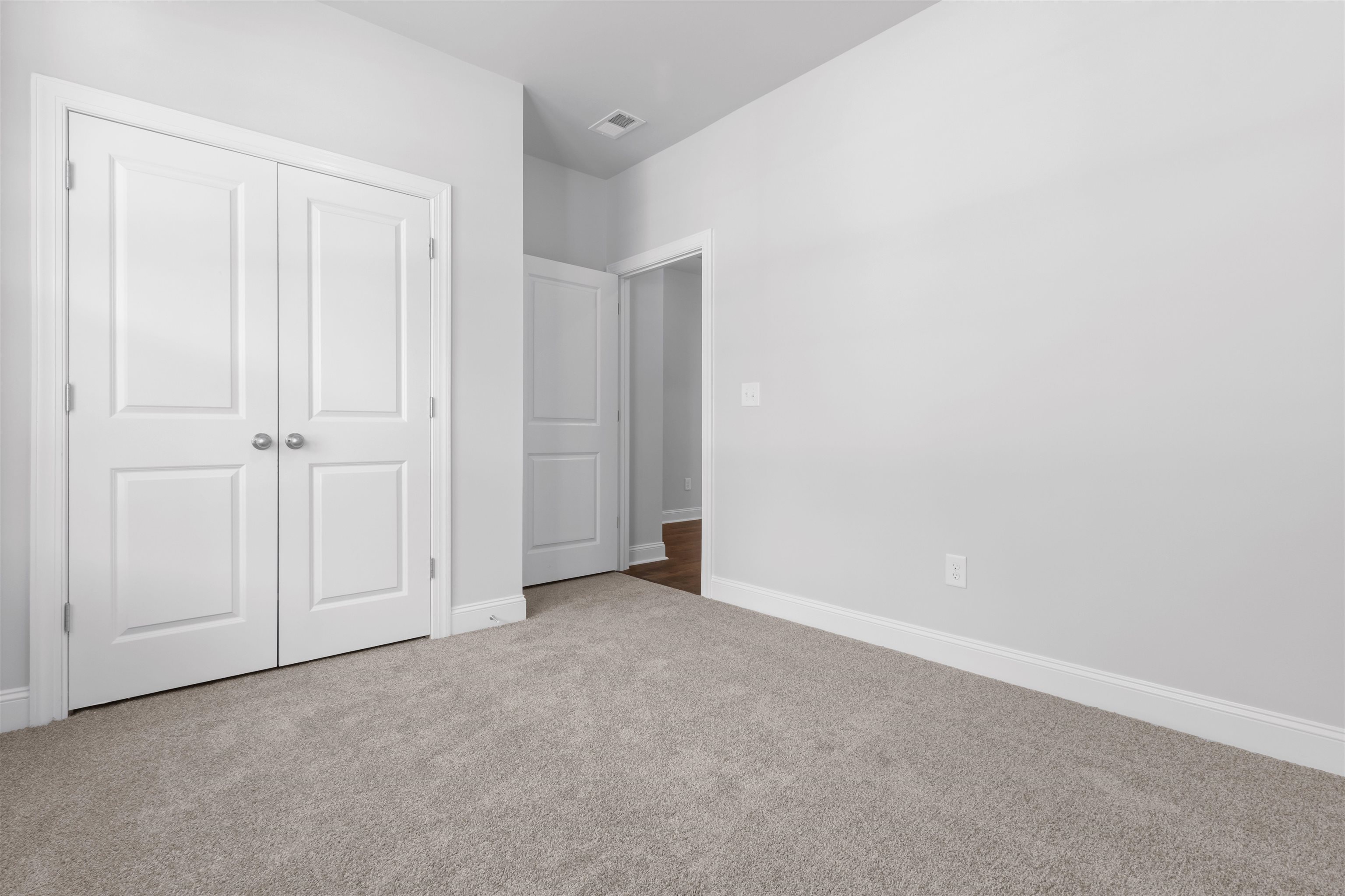 1128 NW Forest Bend Dr NW