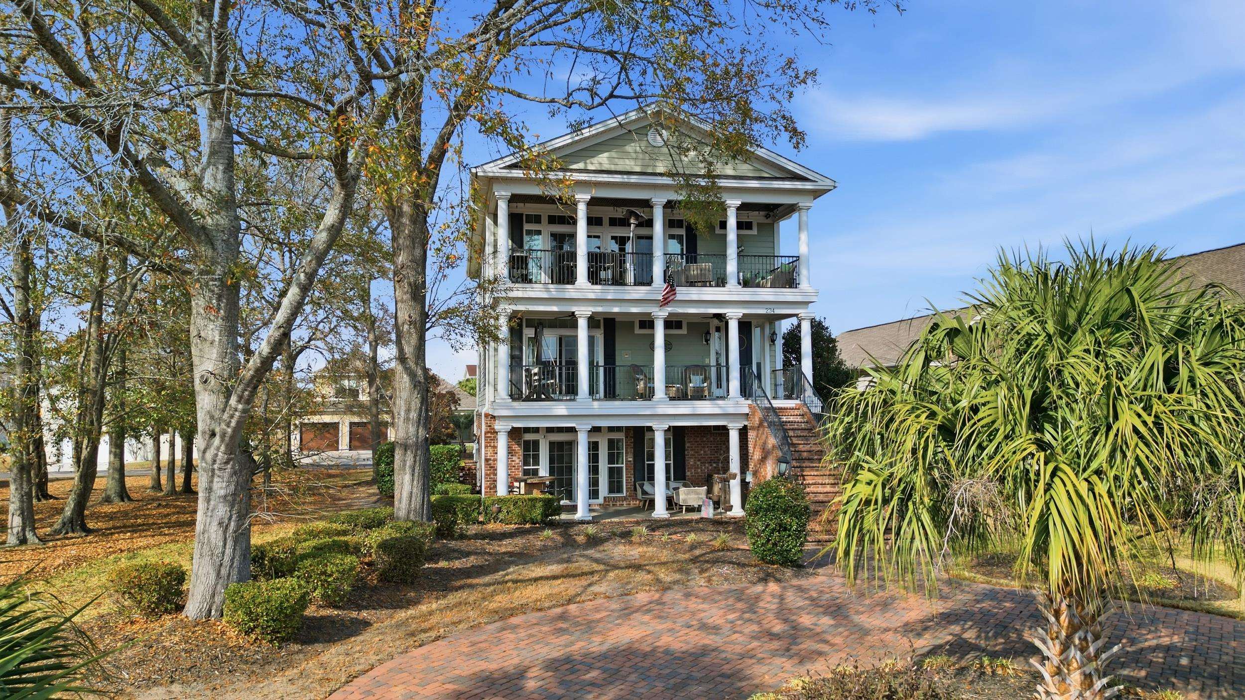 234 Avenue of the Palms