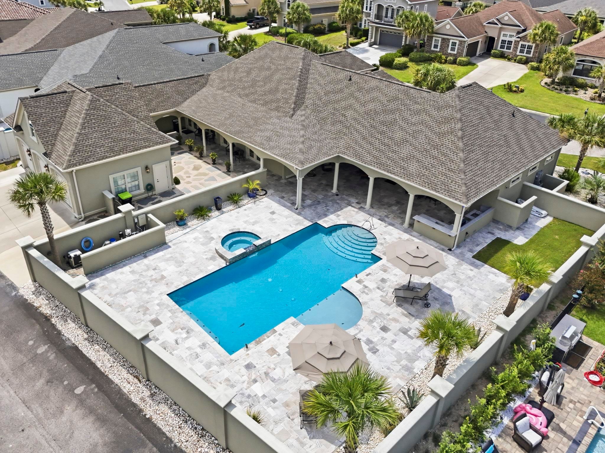 909 Bluffview Dr.