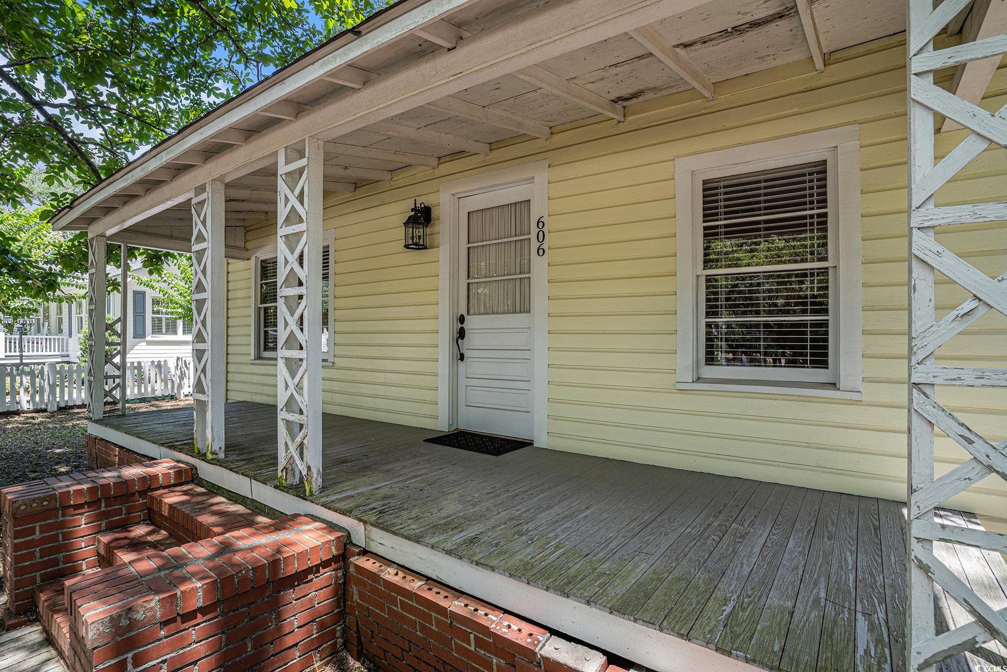 606 Moore St.