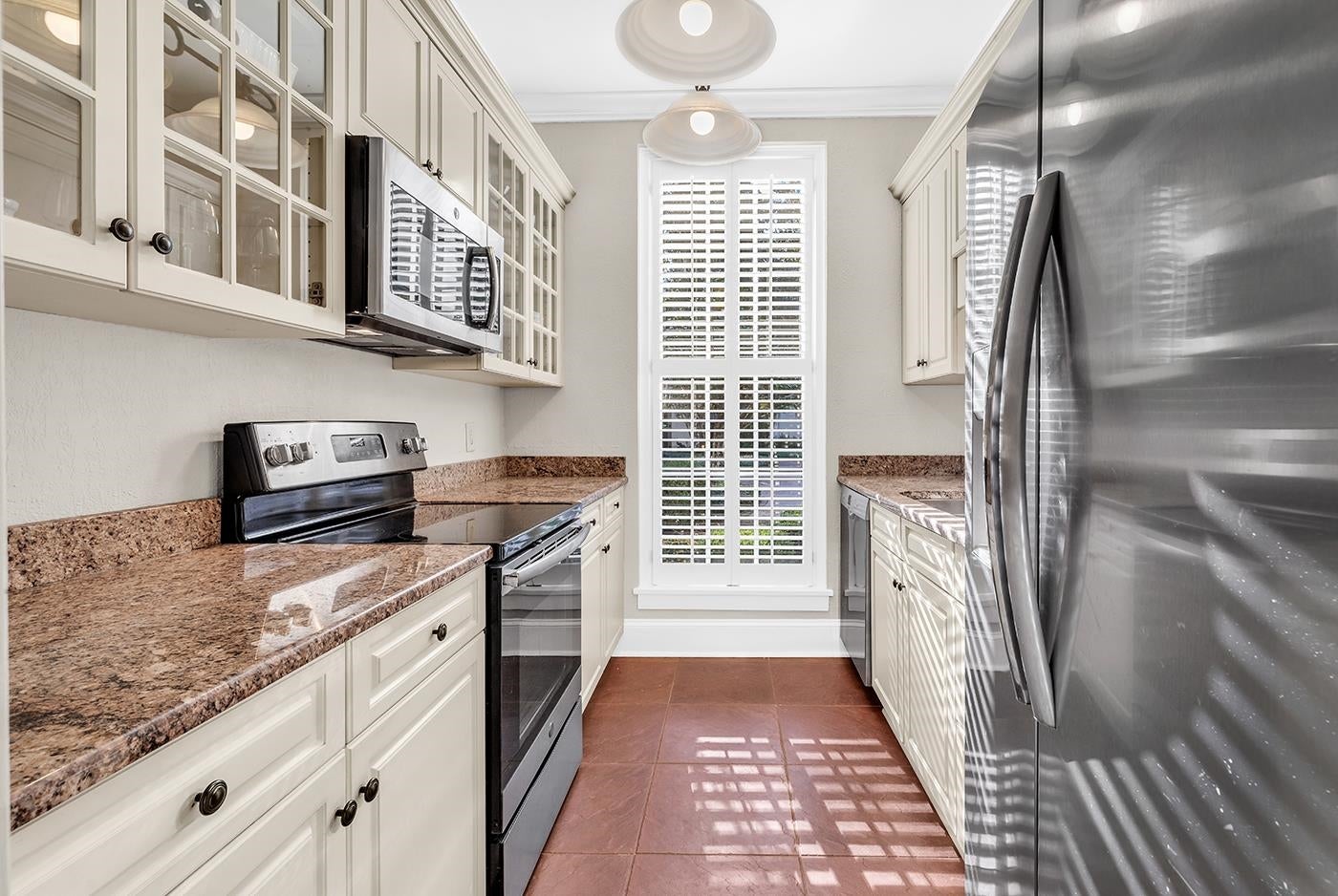 73 Simons Ln. 5