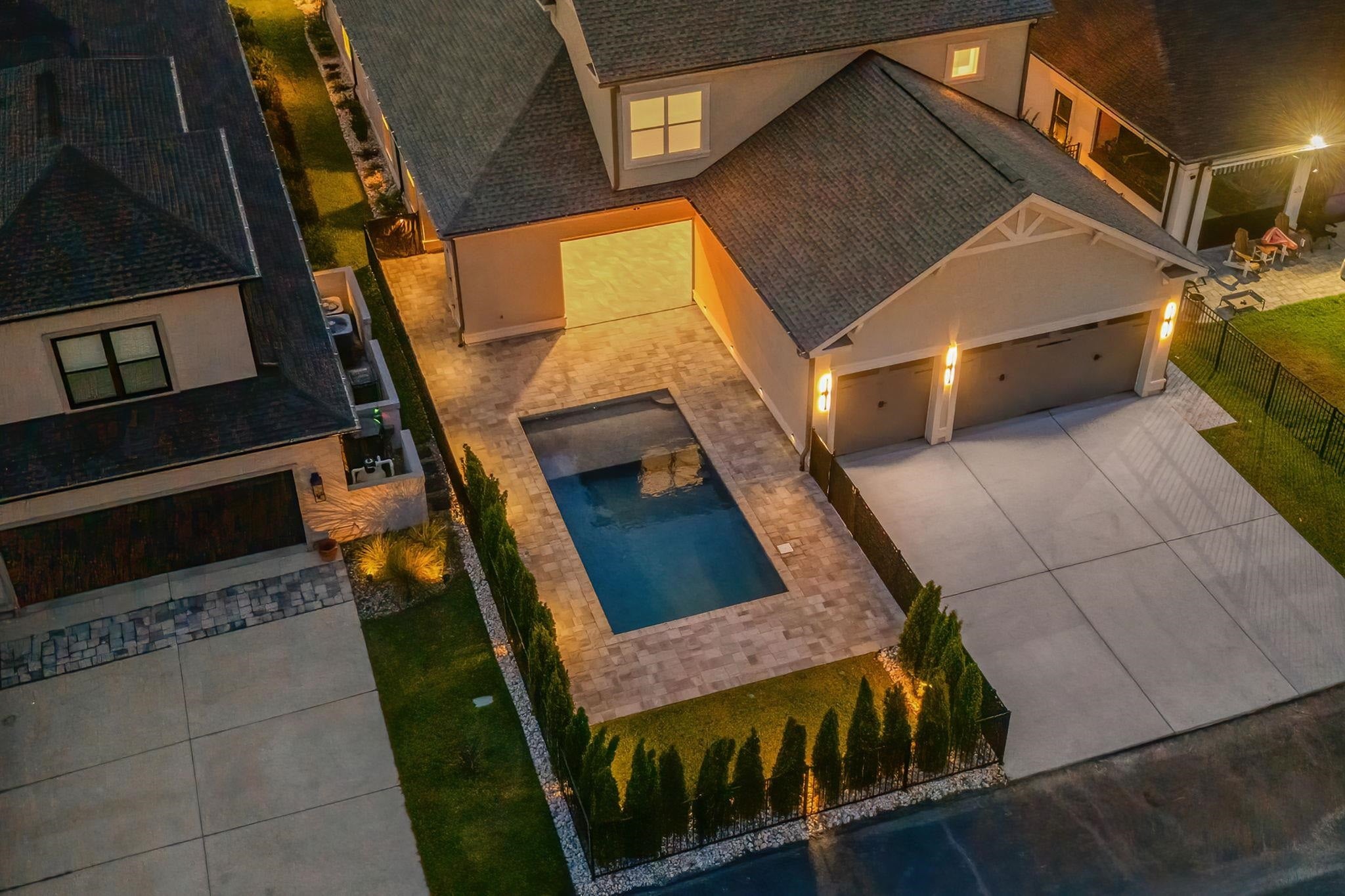 825 Bluffview Dr.