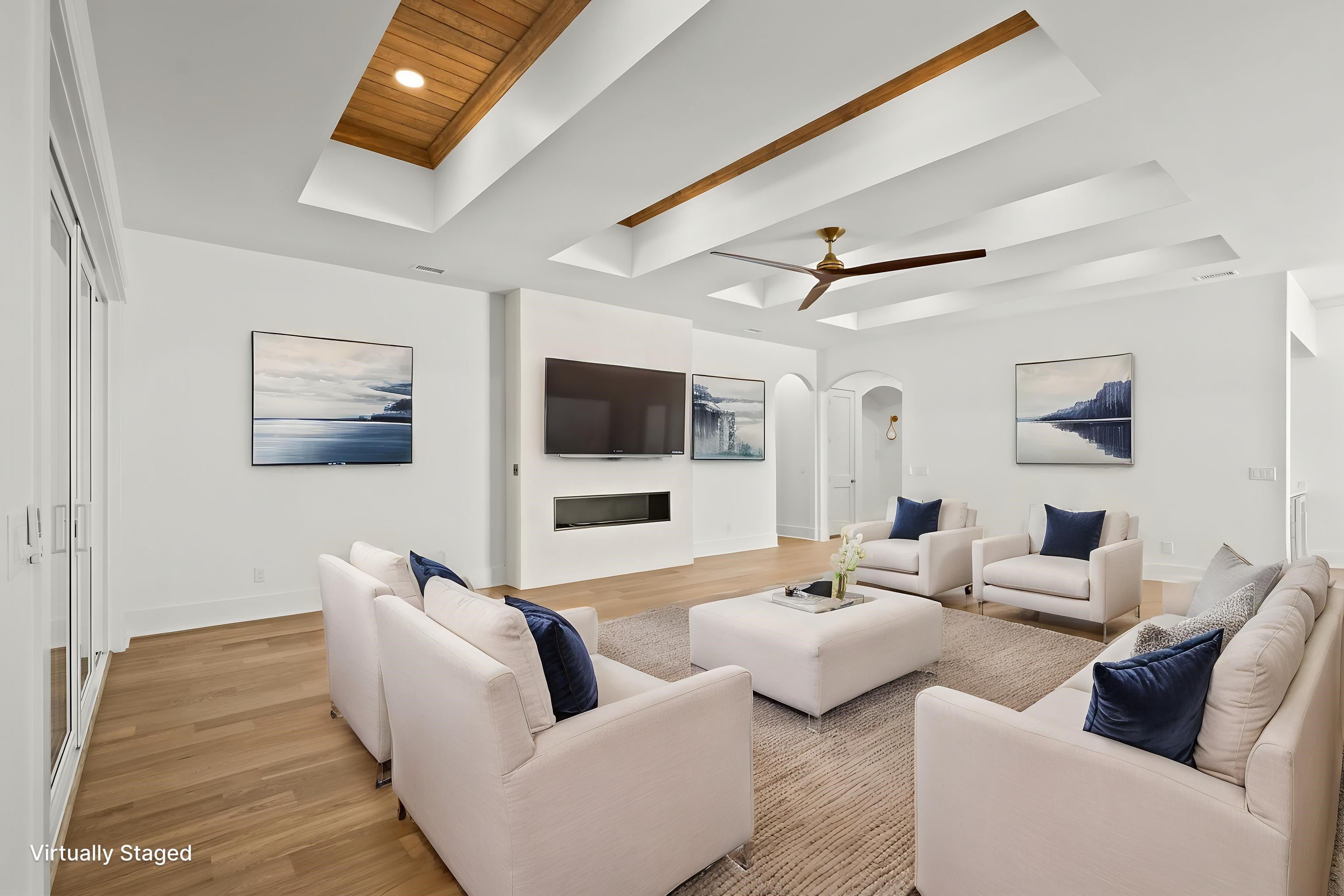 825 Bluffview Dr.