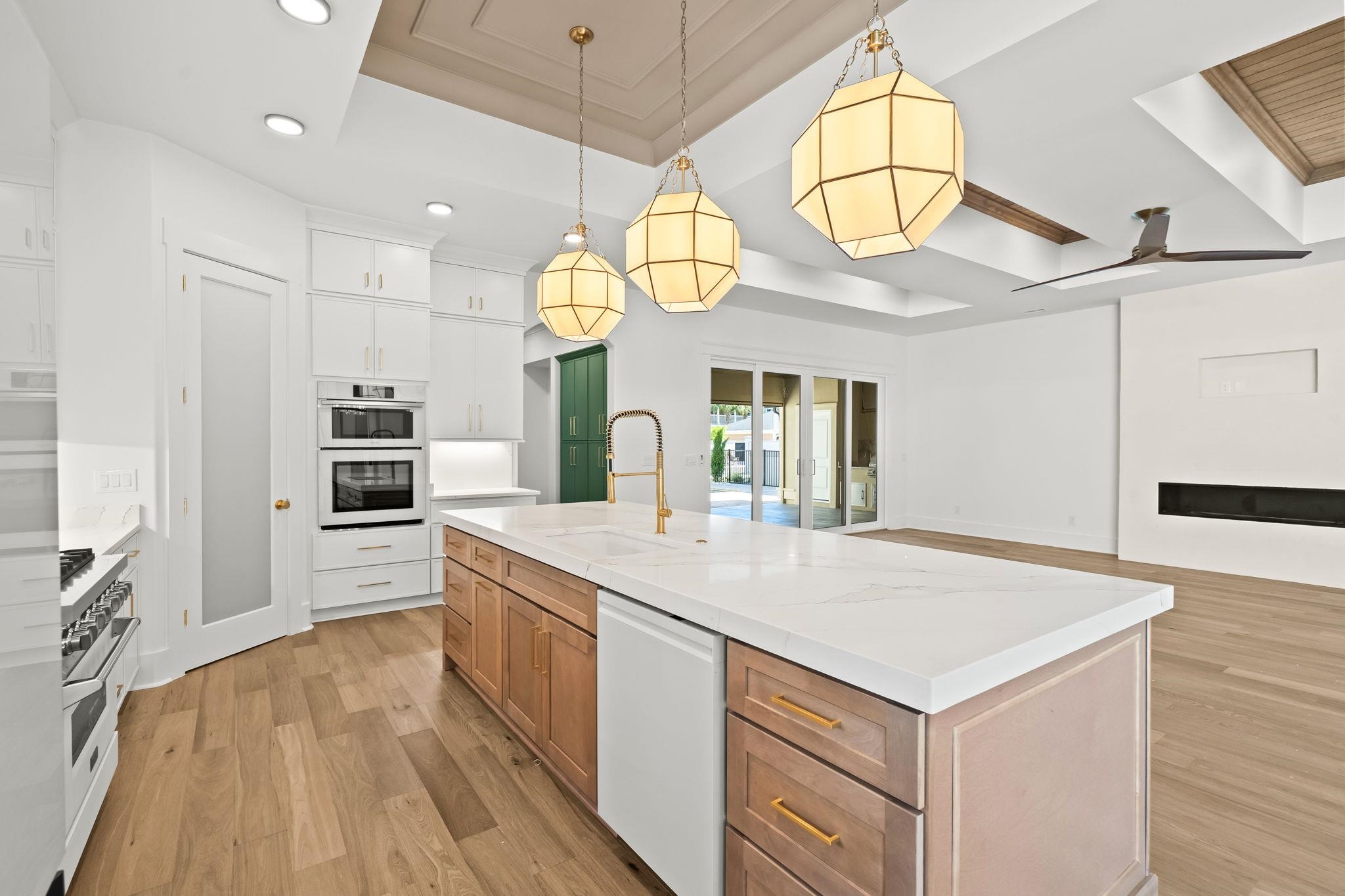 825 Bluffview Dr.