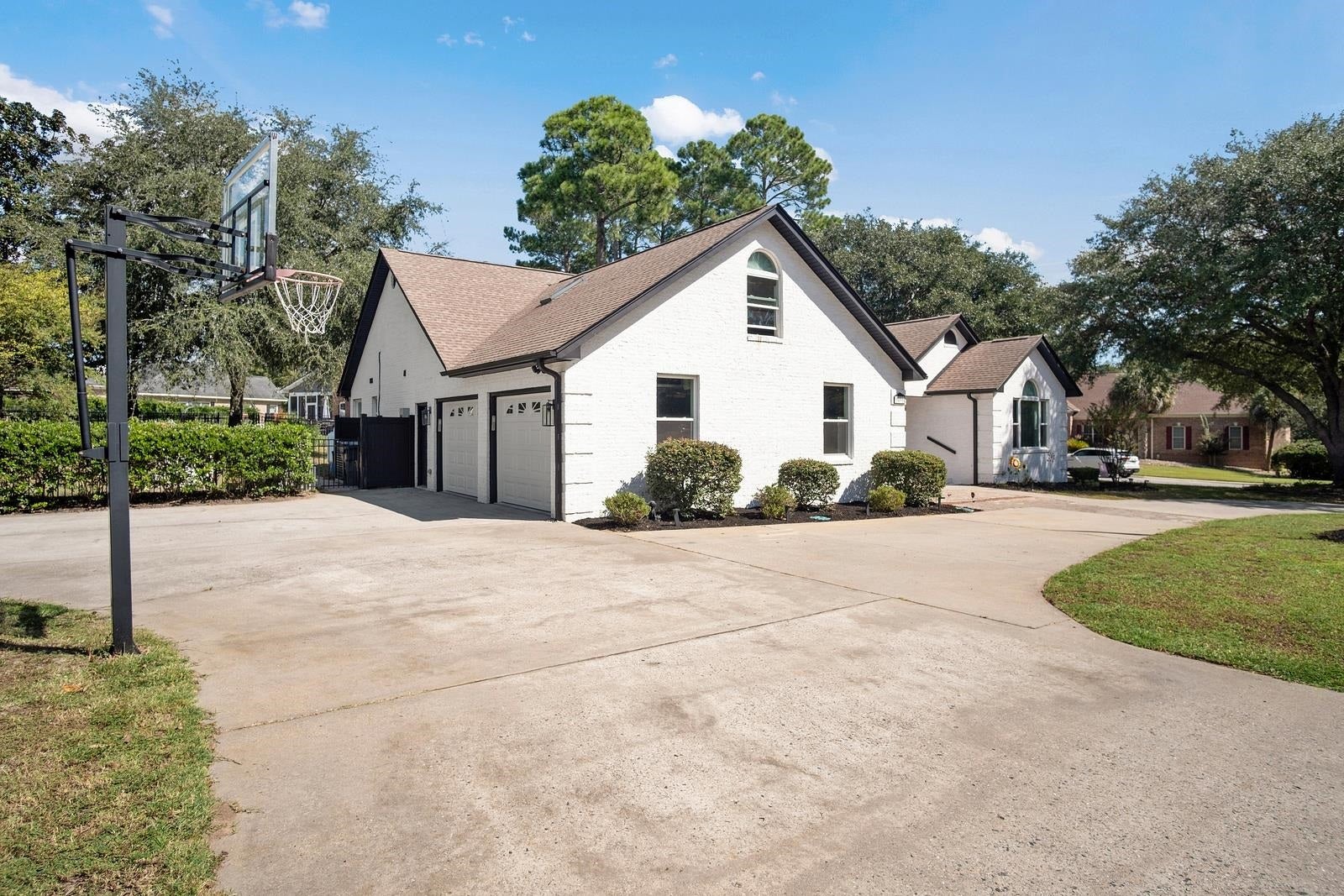 3099 Kings Ct.