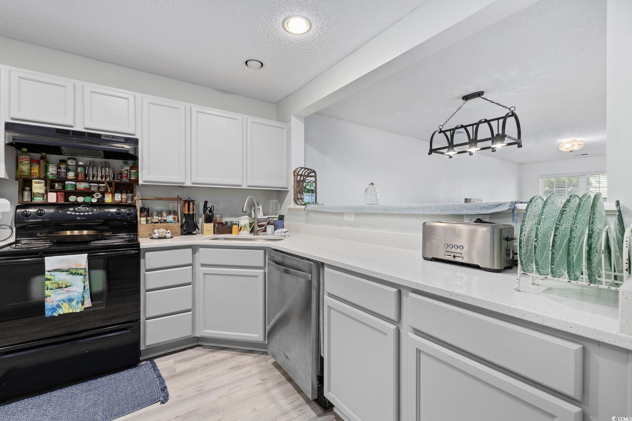 92 3 Red Rose Blvd. 92/3