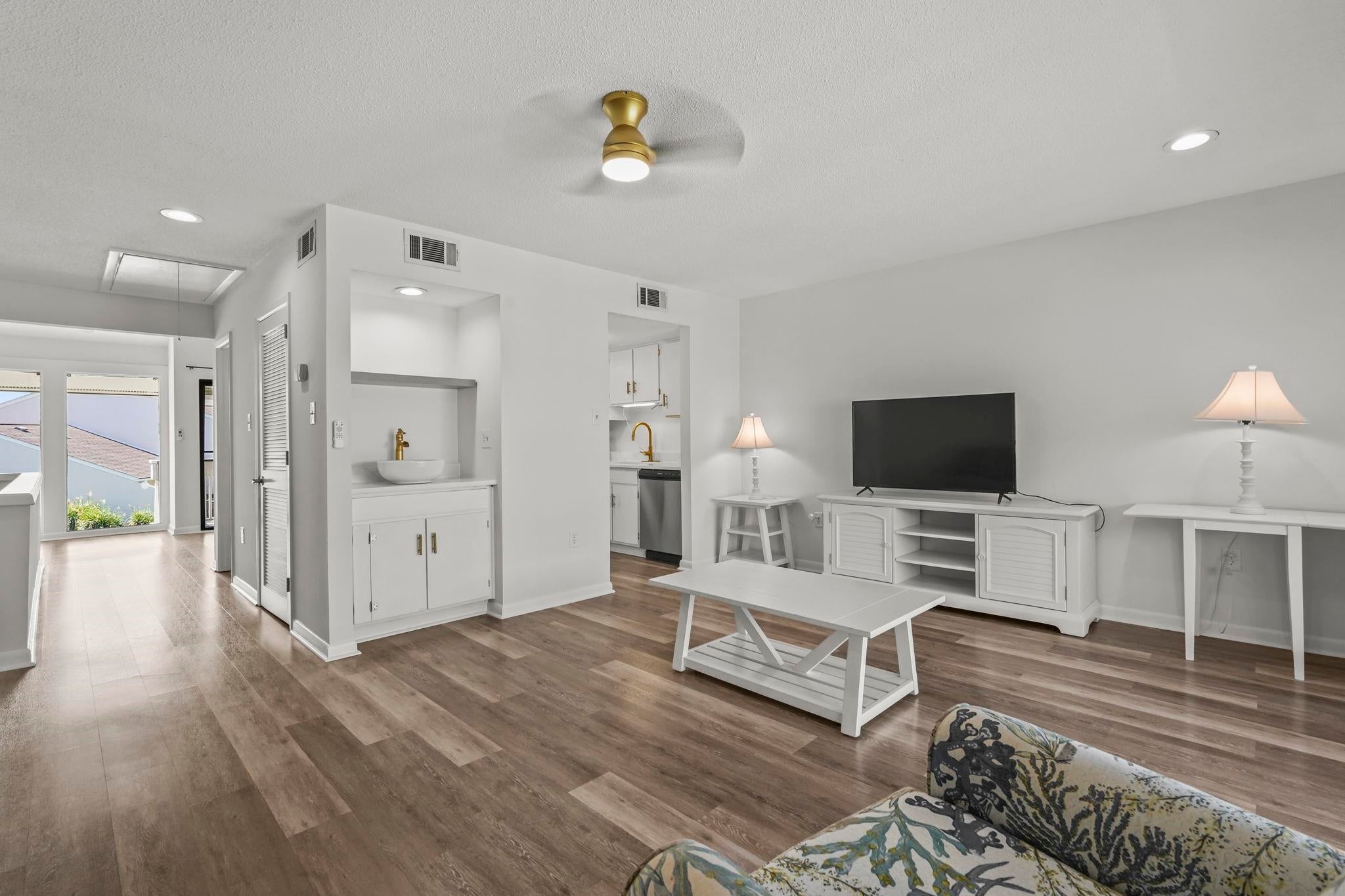 1000 11th Ave. N 128