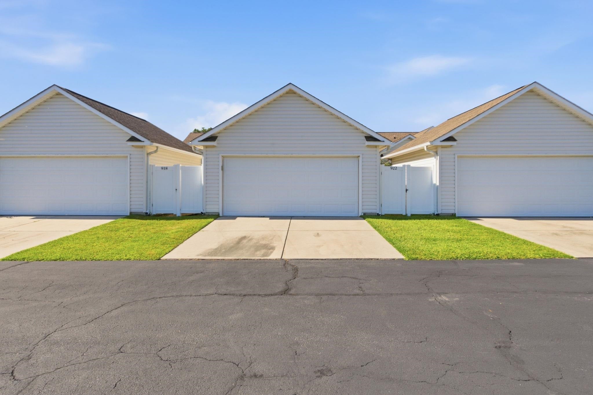 922 Wrigley Dr. 16 2-G