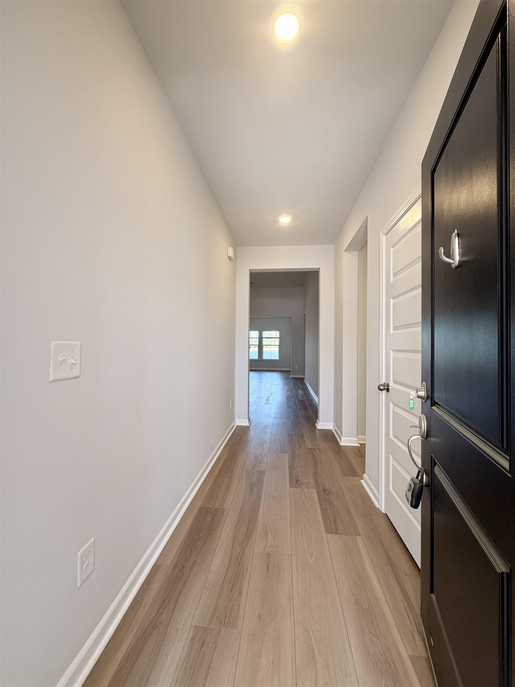 546 Magnolia Terrace Dr