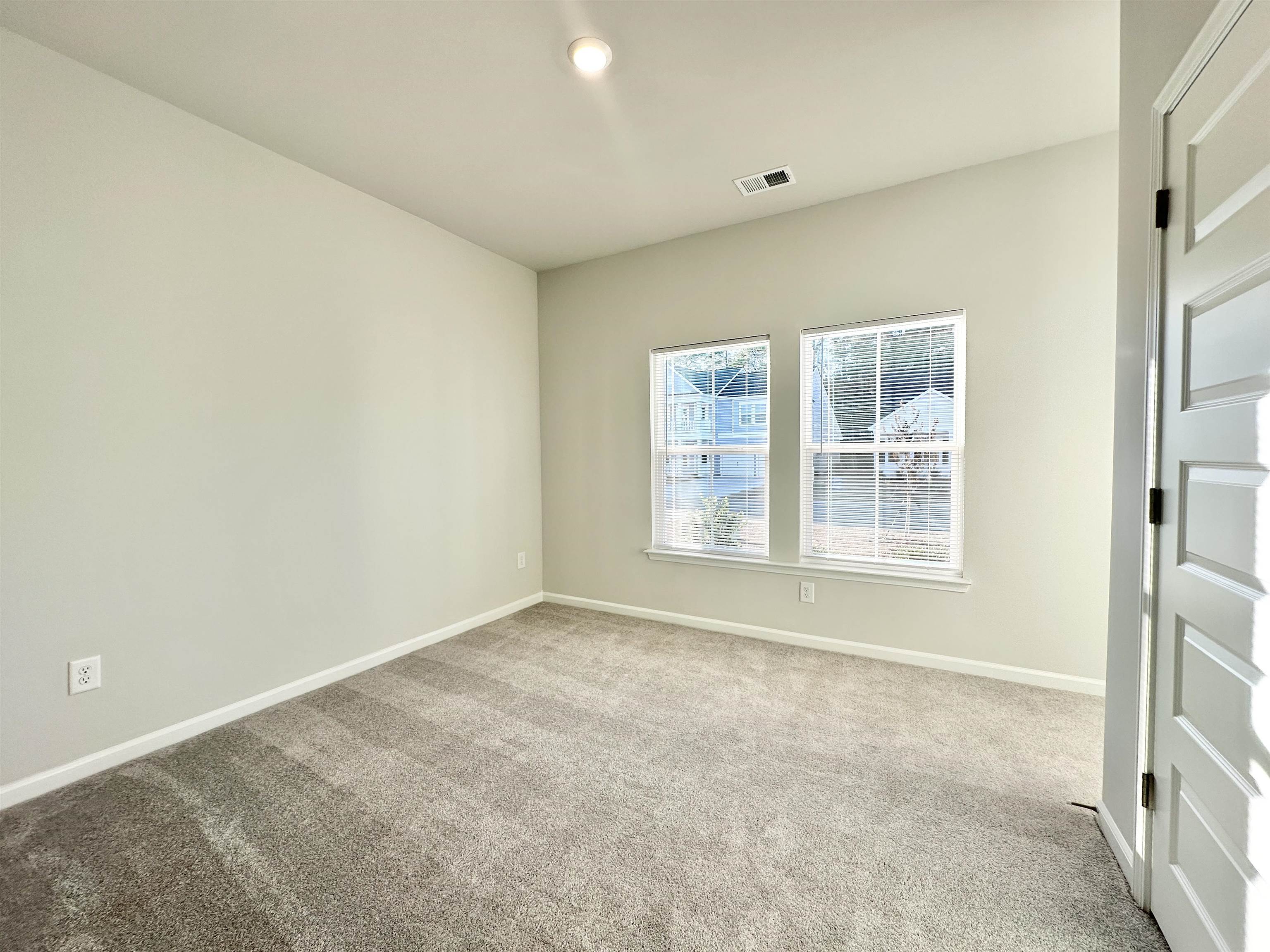 546 Magnolia Terrace Dr