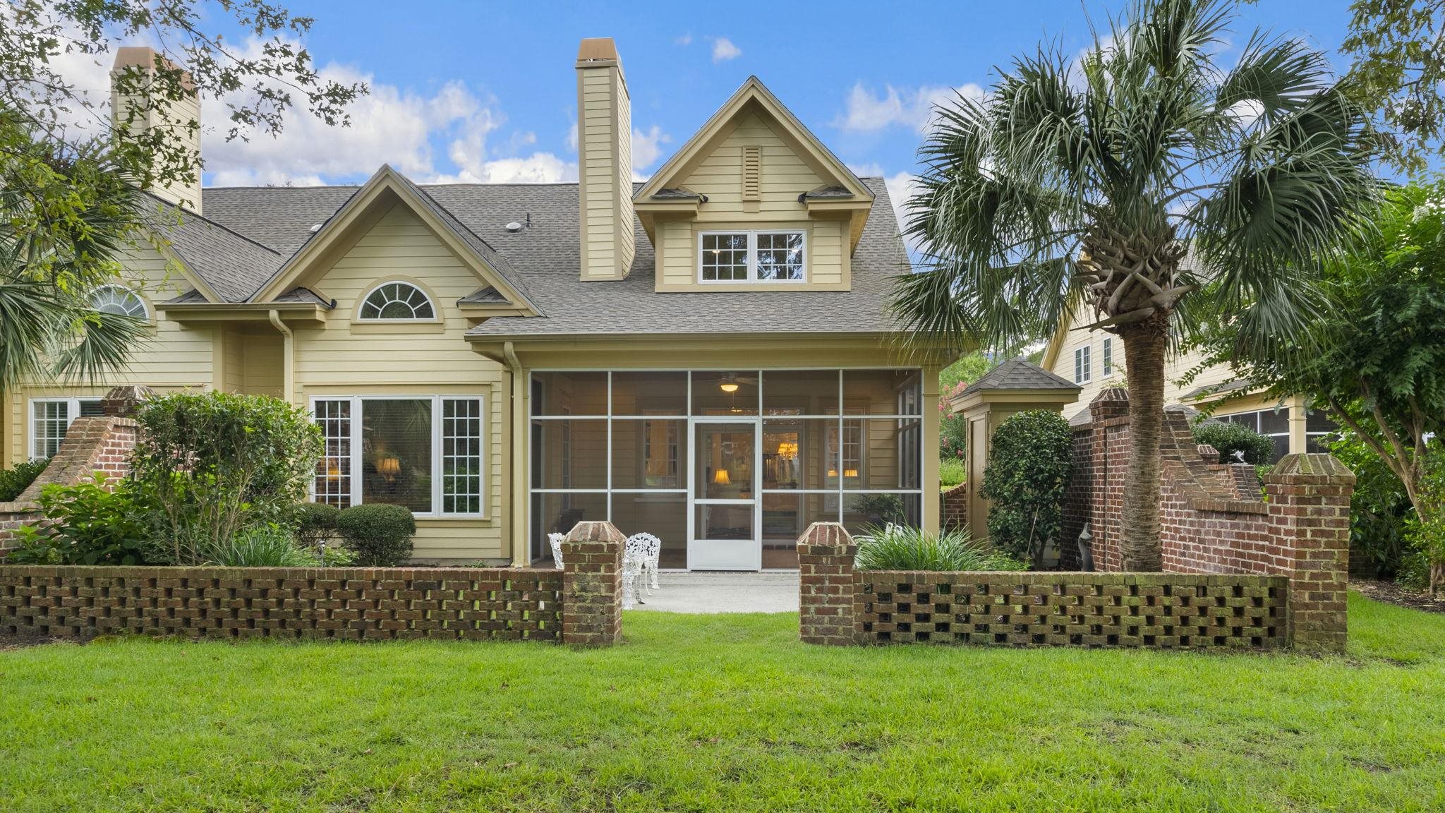 12 Courtyard Circle 12