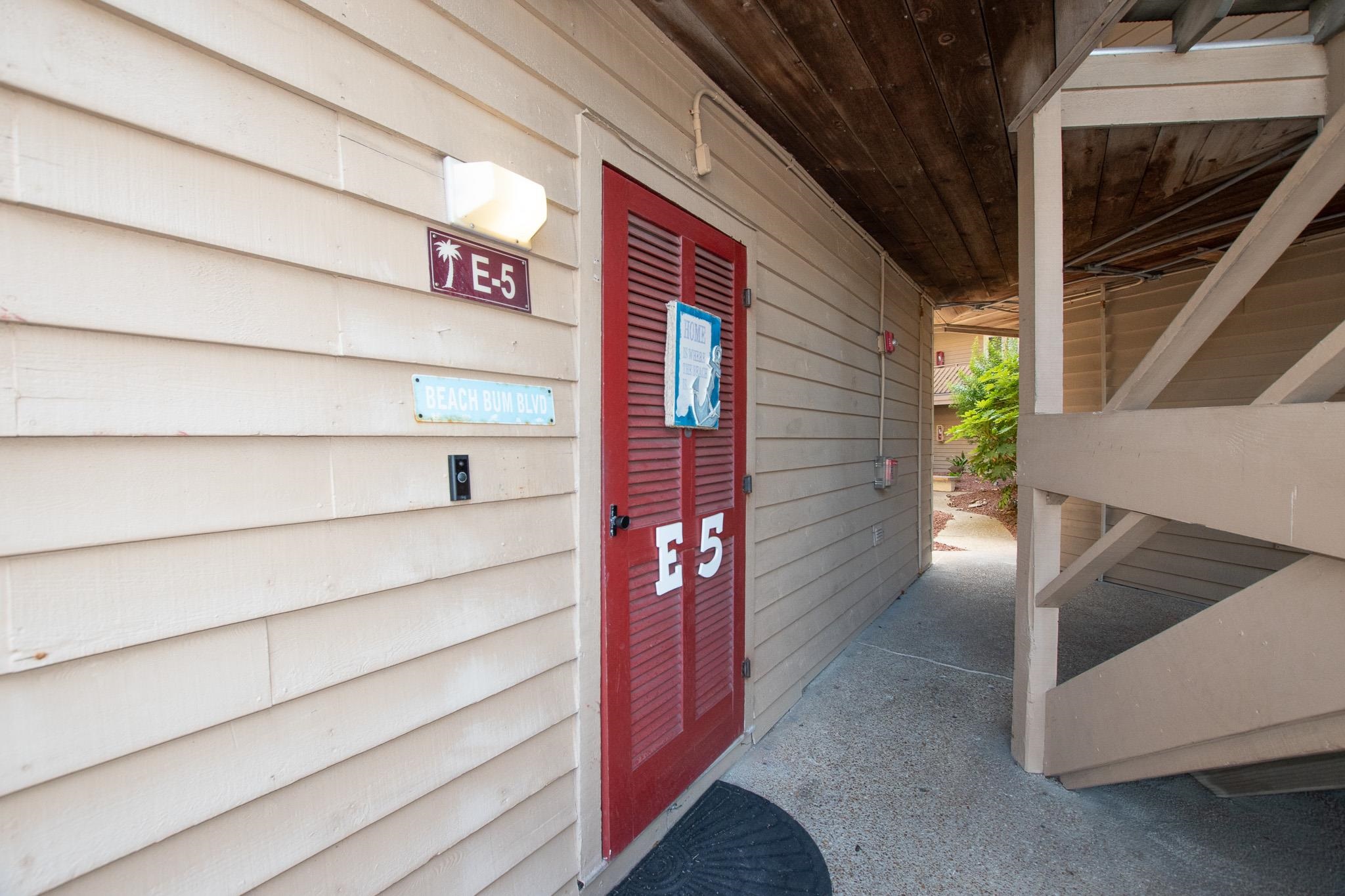 609 Hillside Dr. S E5