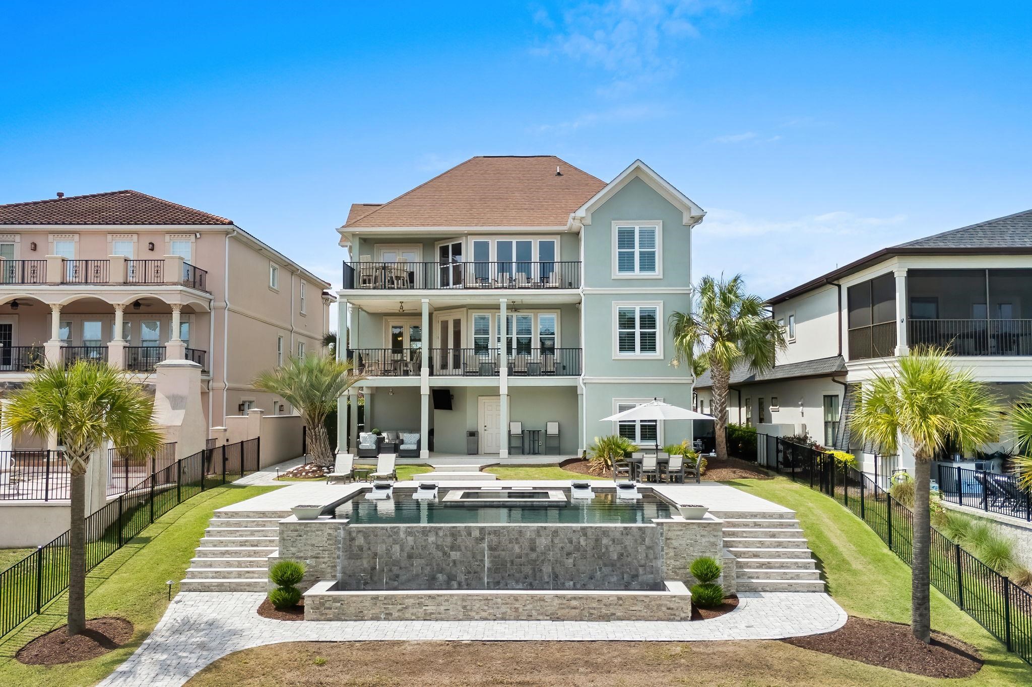197 Avenue of the Palms