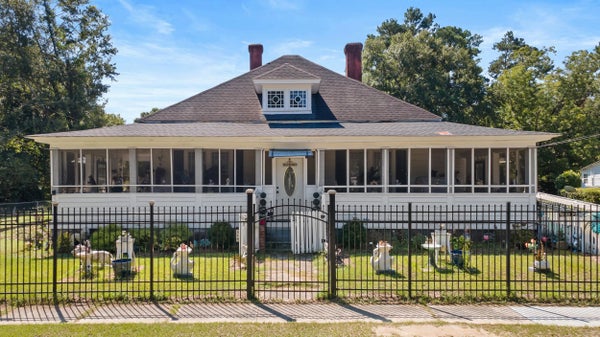 319 W MARION ST, MULLINS, SC 29574 - Image feff8febf302ecbbba98eaea87272f46/624579242