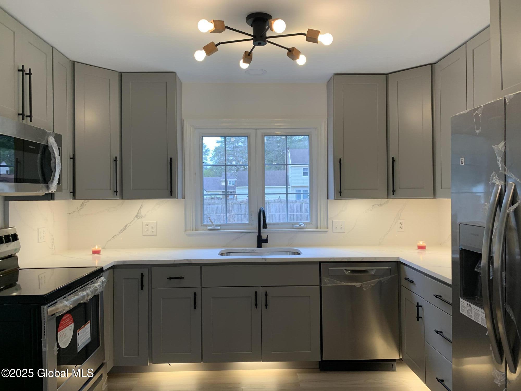 438 Dixon Road, Queensbury, New York image 4