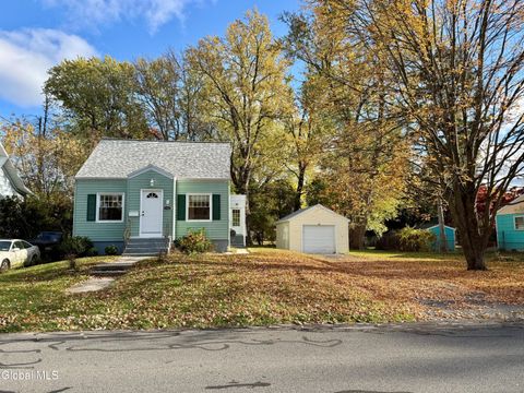Photo of 150 Gifford Road, Schenectady, NY 12304 (MLS # 202528705)