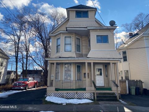 Photo of 39 Kelton Avenue, Schenectady, NY 12304 (MLS # 202610563)
