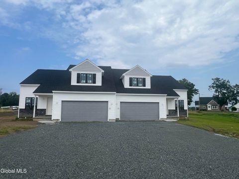 Townhouse For Sale - 35 Walke Way<br/> Mechanicville, NY 12118