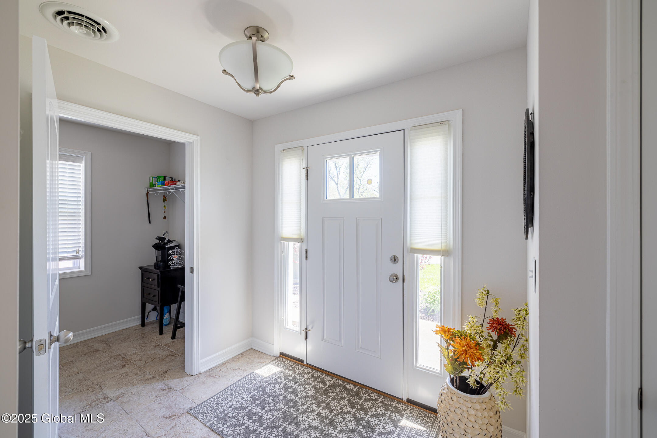 117 Paddock Circle, Schenectady, New York image 2