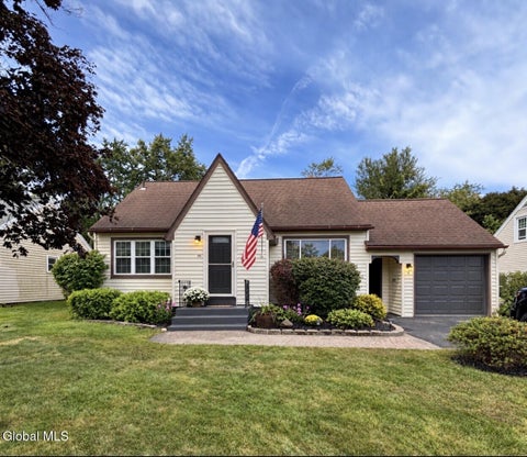 Photo of 6 Vernon Boulevard, Schenectady, NY 12302 (MLS # 202627771)
