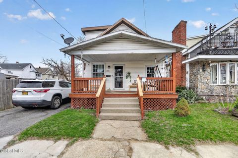 Photo of 1931 Jerome Avenue, Schenectady, NY 12306 (MLS # 202615705)