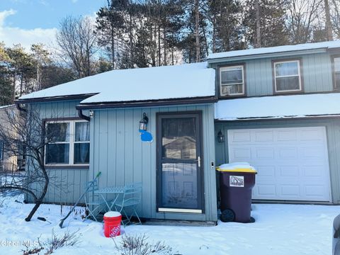 Photo of 48 Wake Robin Road, Malta, NY 12020 (MLS # 202610073)