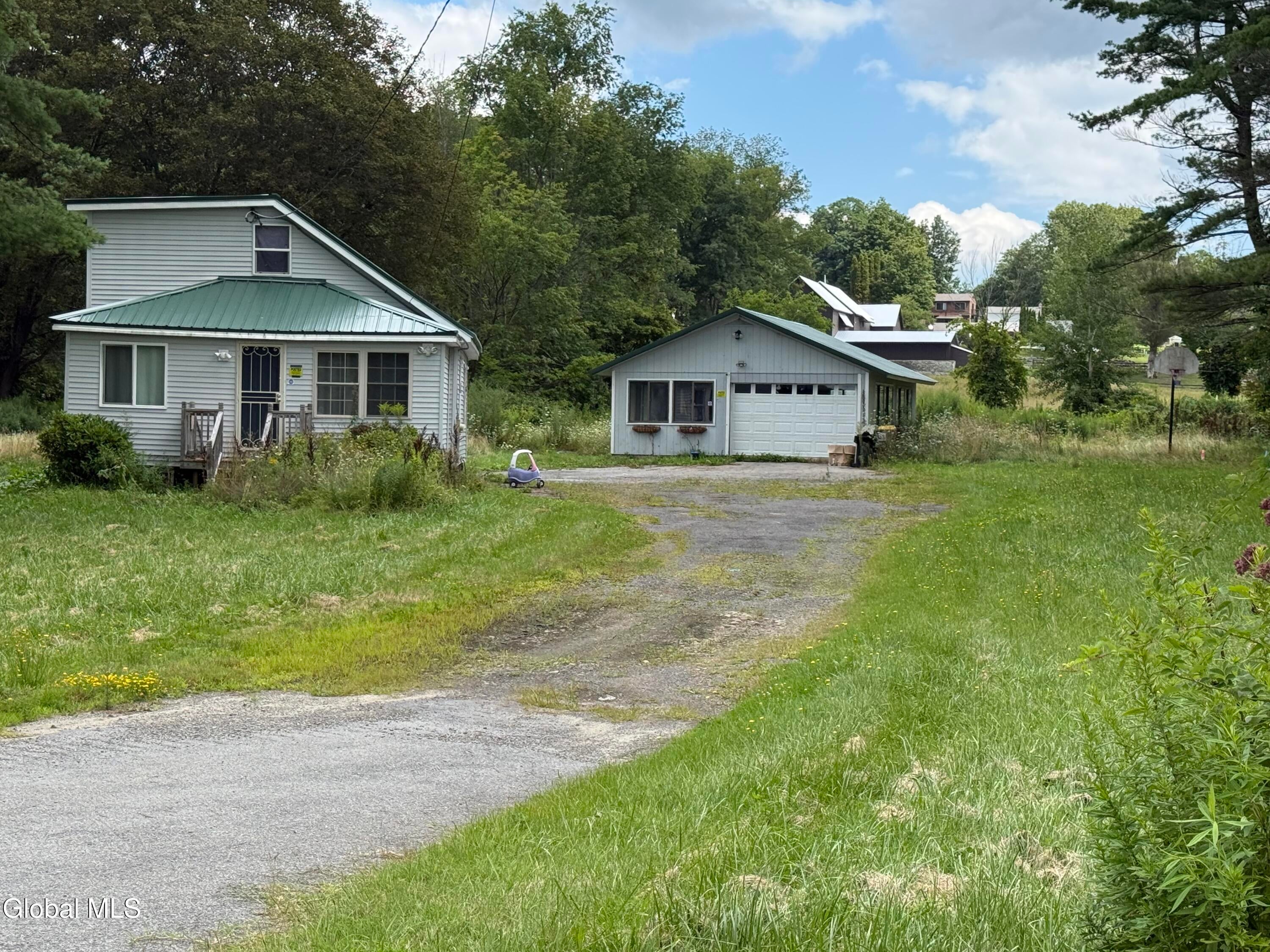5886 Lake Road