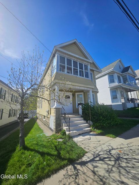 Photo of 8 Lomasney Avenue, Schenectady, NY 12308 (MLS # 202616783)