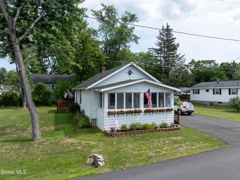 Photo of 33 Clinton Street, Rensselaer, NY 12144 (MLS # 202528540) Photo of 33 Clinton Street, Rensselaer, NY 12144 (MLS # 202528540)