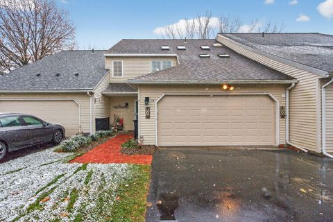 Photo of 14 Carrie Court, Niskayuna, NY 12309 (MLS # 202530247)