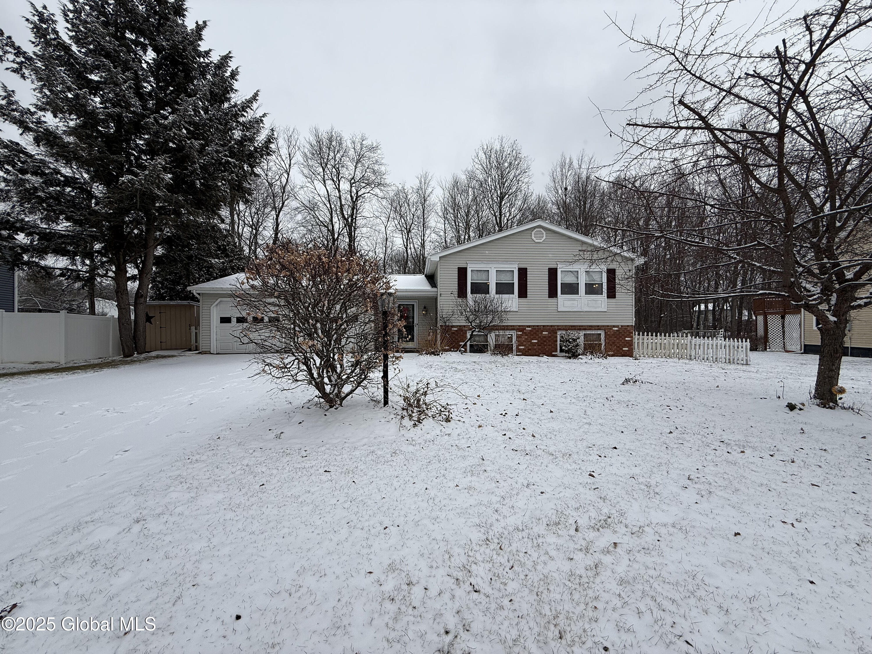 16 Briarfield Drive, Clifton Park, New York image 1