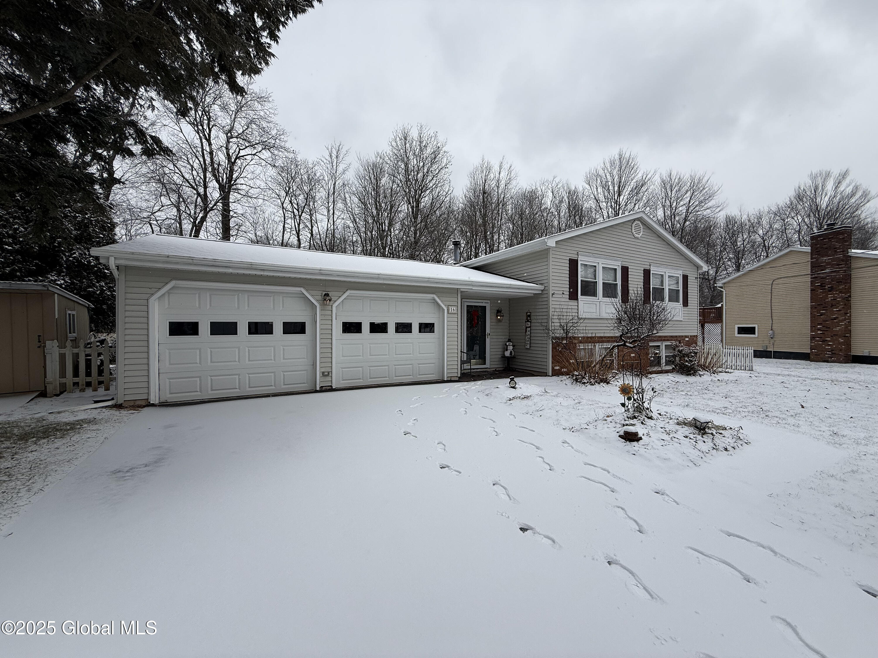 16 Briarfield Drive, Clifton Park, New York image 3