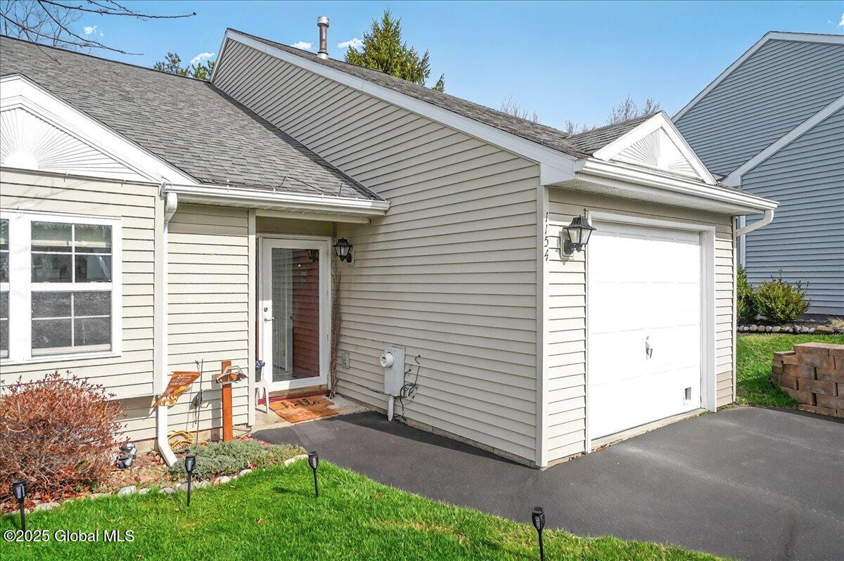 1154 Spearhead Drive, Glenville, New York image 2