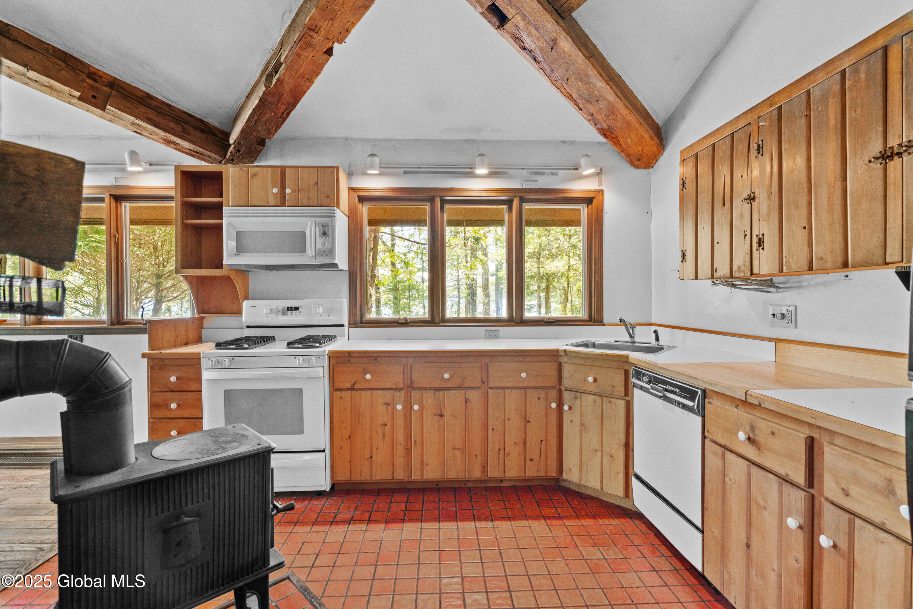 125 N Friends Point N Drive, Hague, New York image 14