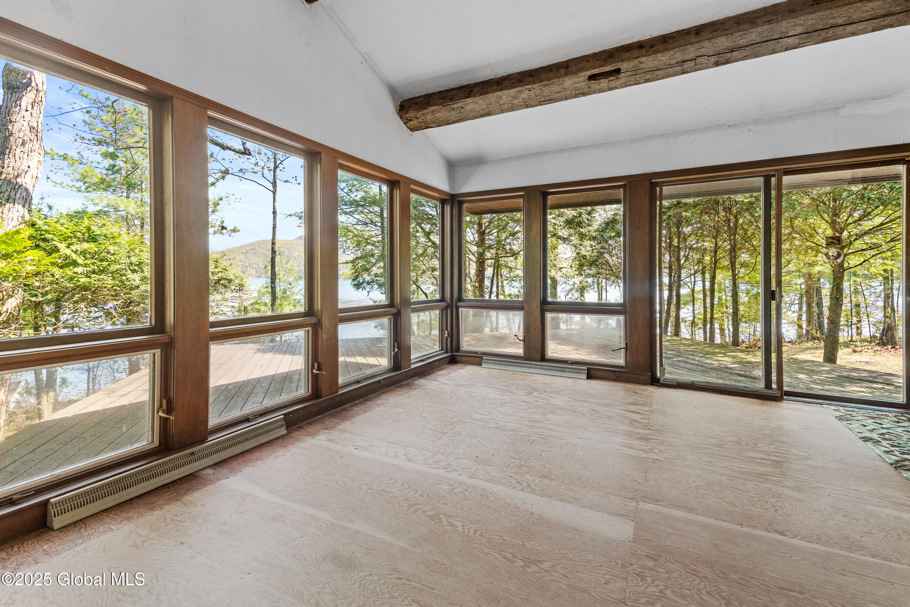 125 N Friends Point N Drive, Hague, New York image 9