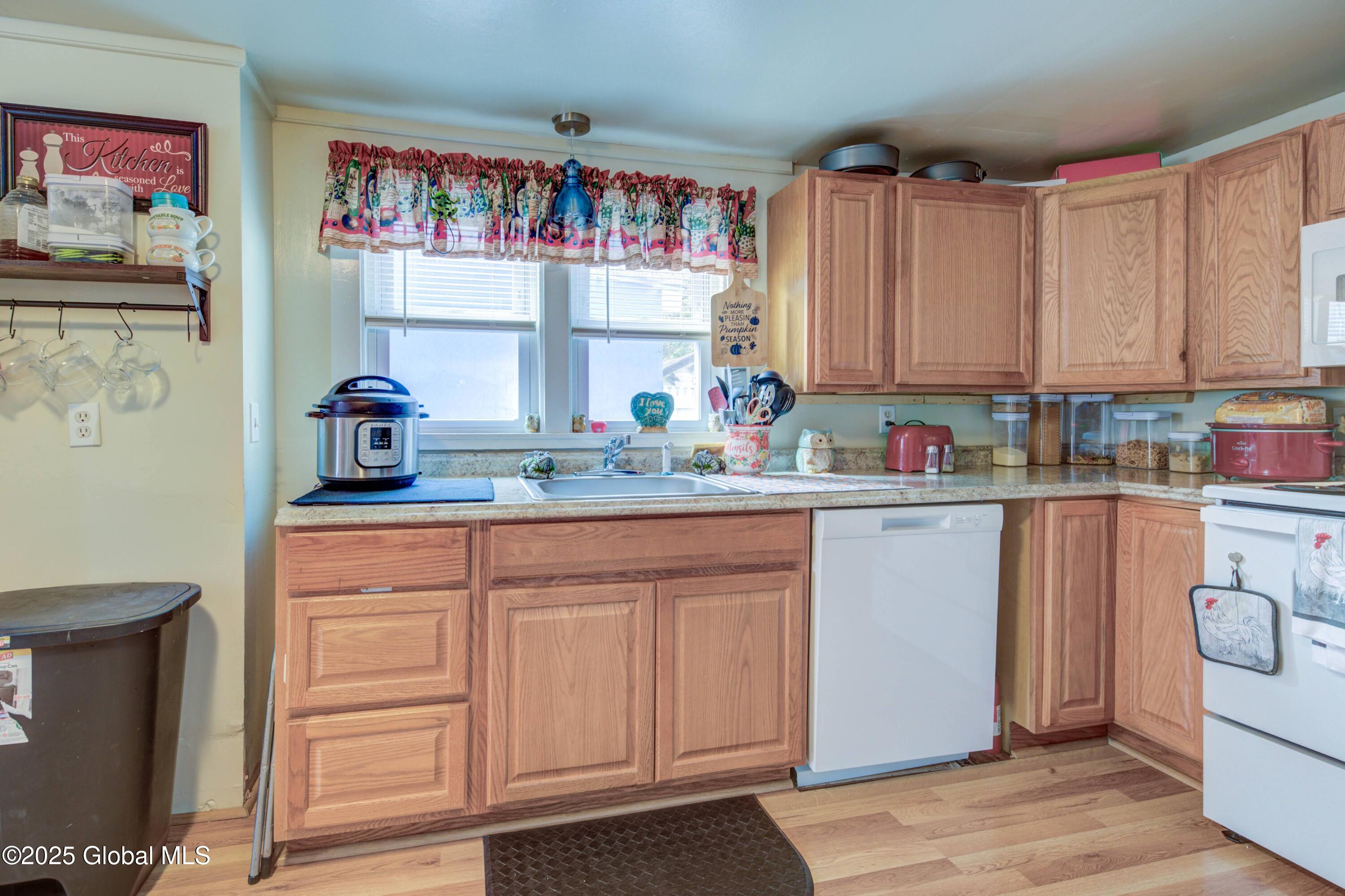 113 W 8th Avenue, Gloversville, New York image 4