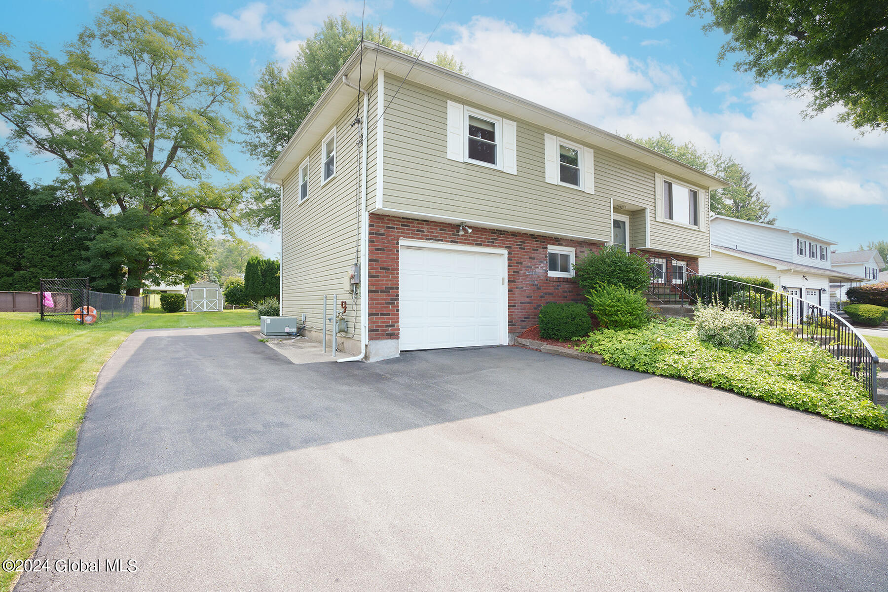 21 Fairlawn Drive, Latham, New York image 3