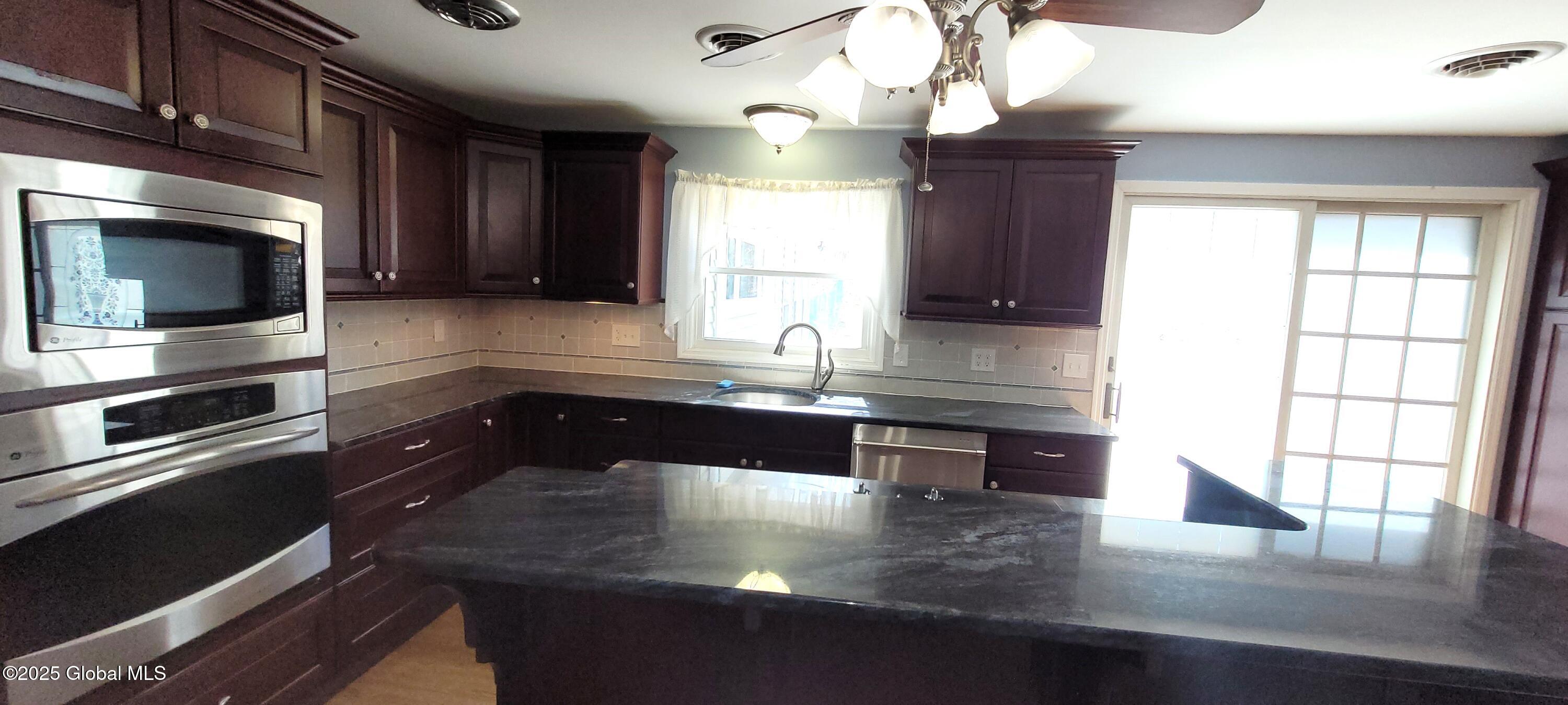 29 Nancy Drive, Troy, New York image 10